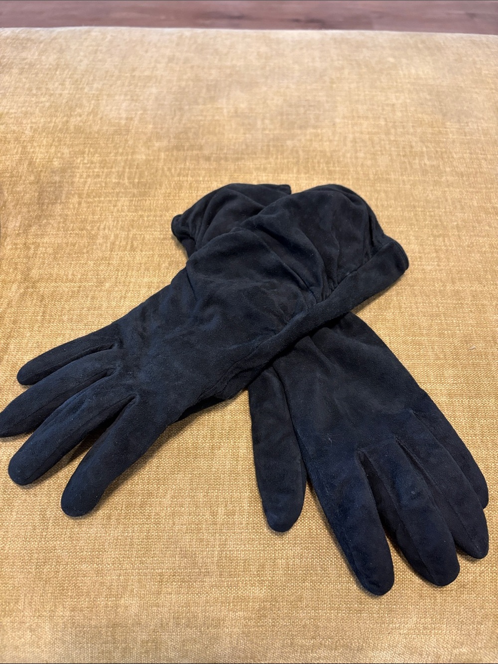 UGG Black Leather, cashmere lined Tech Gloves